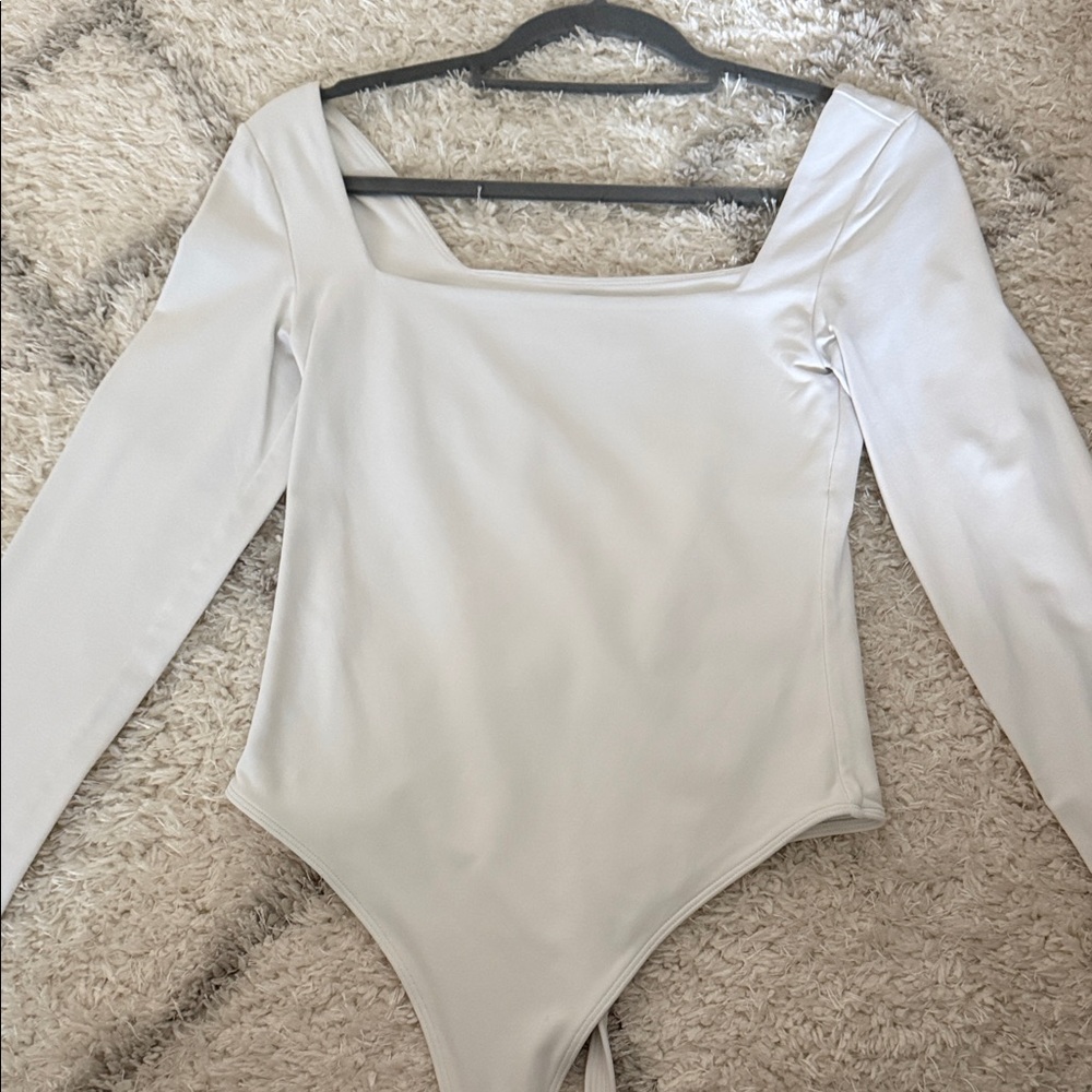 Aritzia Babaton Contour Long Sleeve Bodysuit